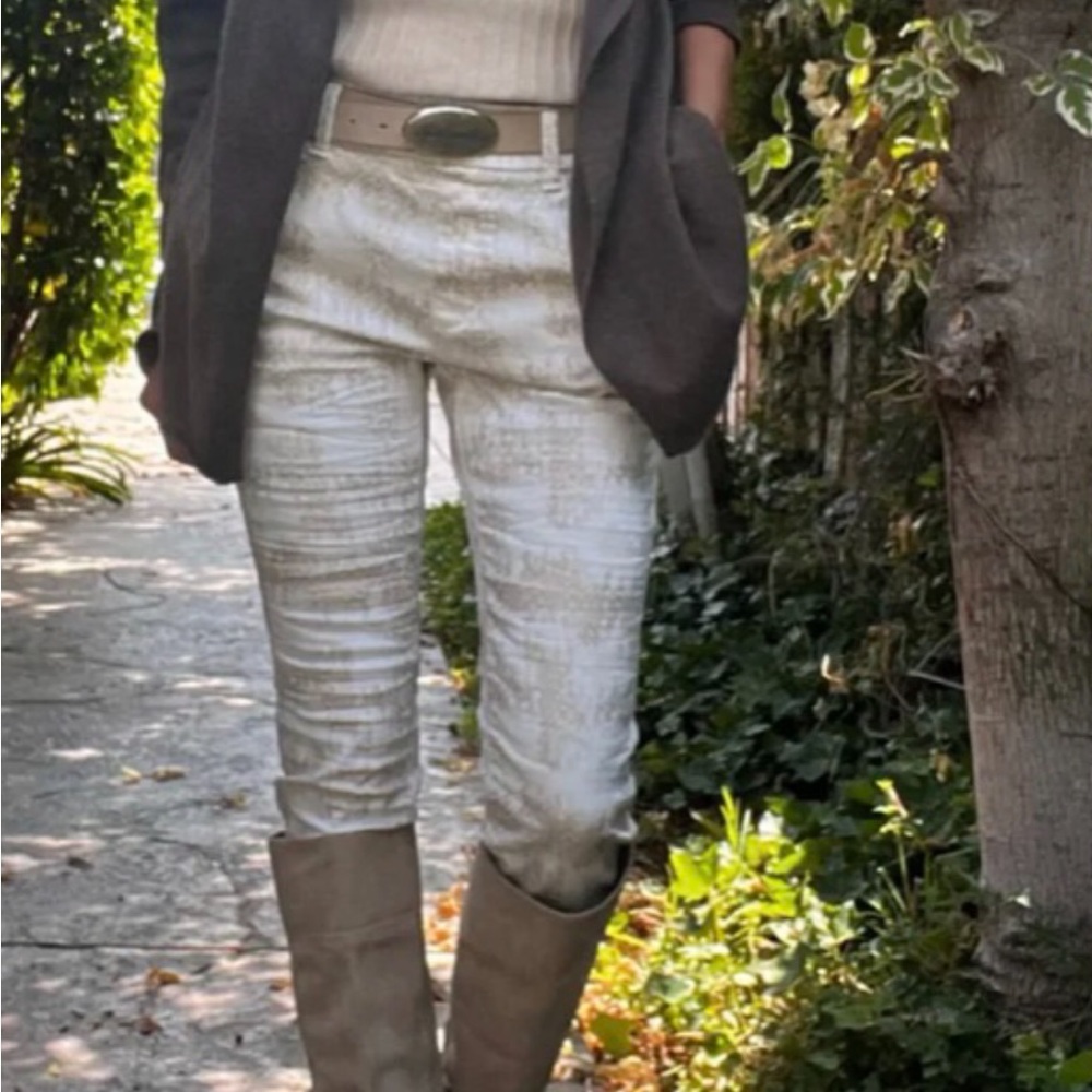 Dafna ivory flog